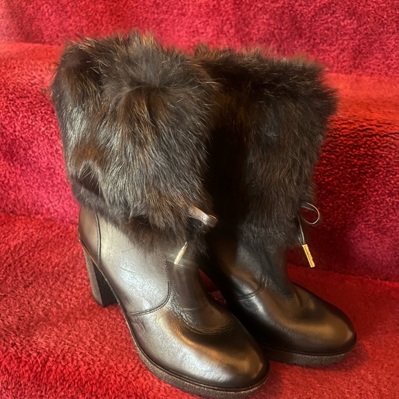 Micheal Kors Hawthorn Shearling Ankle Boot - Picture 3 of 4